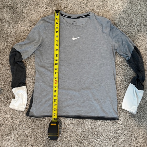 Nike Activewear Long Sleeve Tee Color Block Sleeves Women’s Size M - Picture 5 of 5
